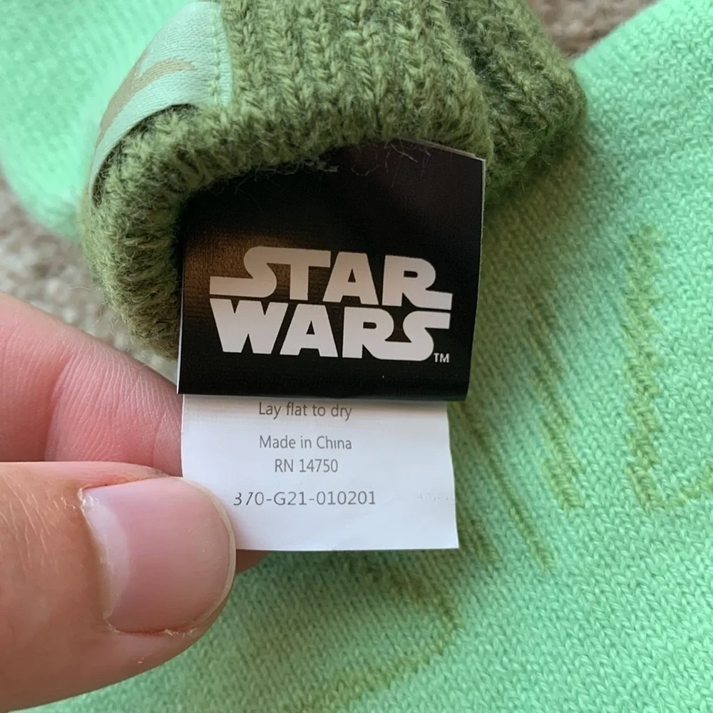 Star Wars baby yoda hat and mittens